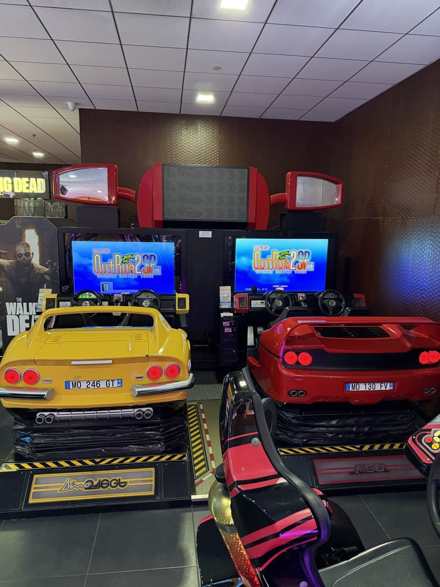 Simuladores de coches OutRun arcade Bowling Pleno Zenia Orihuela Costa